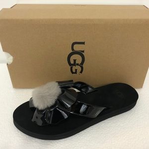 UGG Pom Pom Thong Sandals Flip Flop Black 8 M